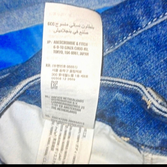 2 PAIRS-HOLLISTER & REFUGE BRAND -EUC-JEANS LIGHT & DARK-WASH - Picture 5 of 8
